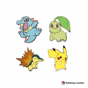 POKEMON CENTER TOTODILE CHIKORITA CYNDAQUIL PIN - Imagen 1